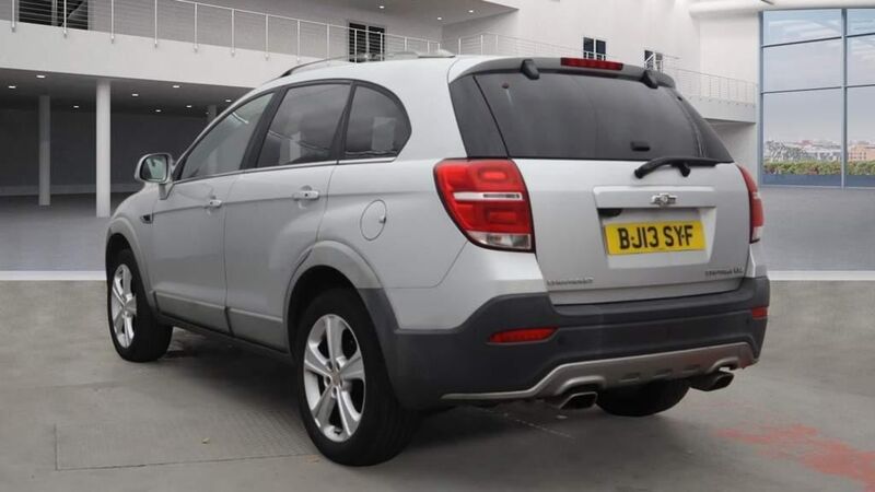 View CHEVROLET CAPTIVA 2.2 VCDi LTZ 4WD Euro 5 (s/s) 5dr (7 Seats)