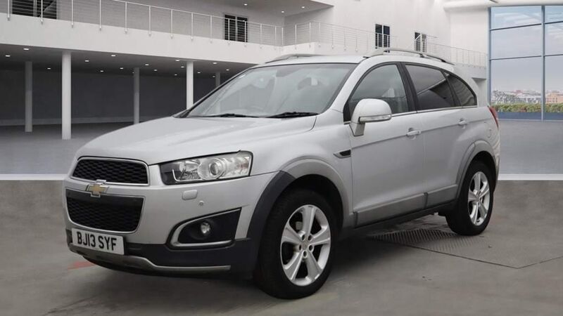 View CHEVROLET CAPTIVA 2.2 VCDi LTZ 4WD Euro 5 (s/s) 5dr (7 Seats)