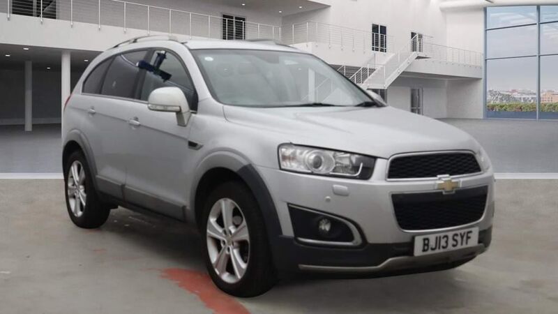 View CHEVROLET CAPTIVA 2.2 VCDi LTZ 4WD Euro 5 (s/s) 5dr (7 Seats)