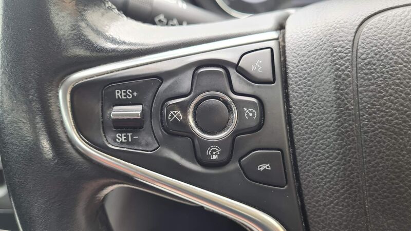 VAUXHALL INSIGNIA