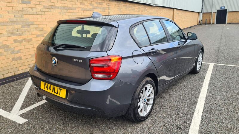 BMW 1 SERIES