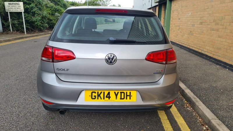 VOLKSWAGEN GOLF