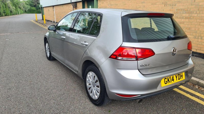 VOLKSWAGEN GOLF