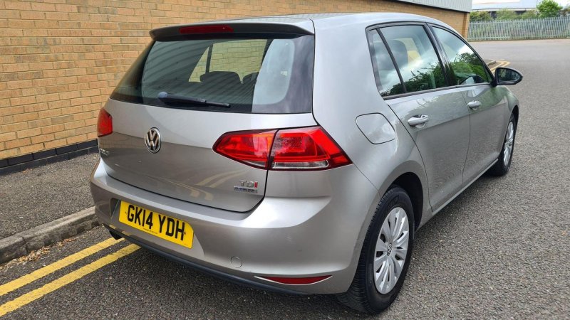 VOLKSWAGEN GOLF