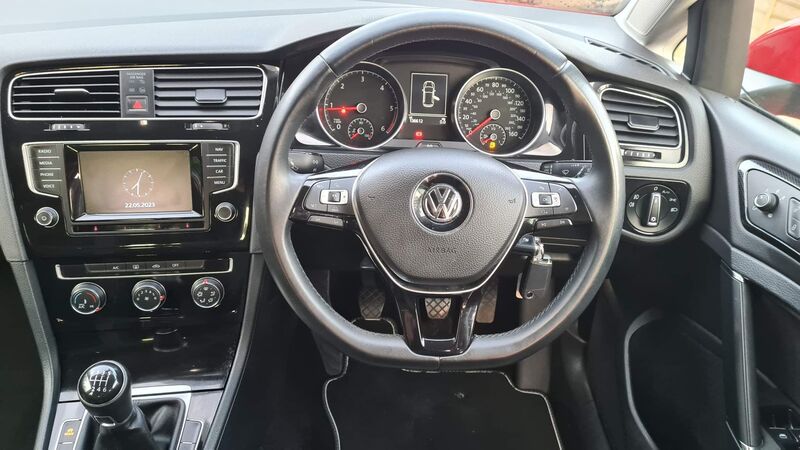 VOLKSWAGEN GOLF