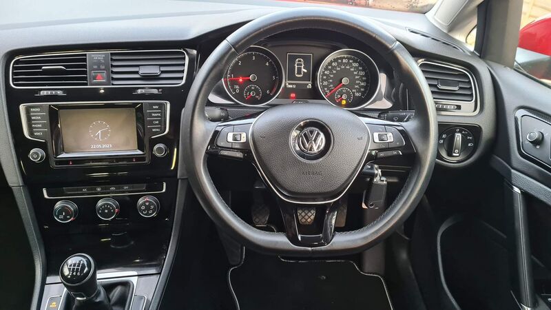 VOLKSWAGEN GOLF