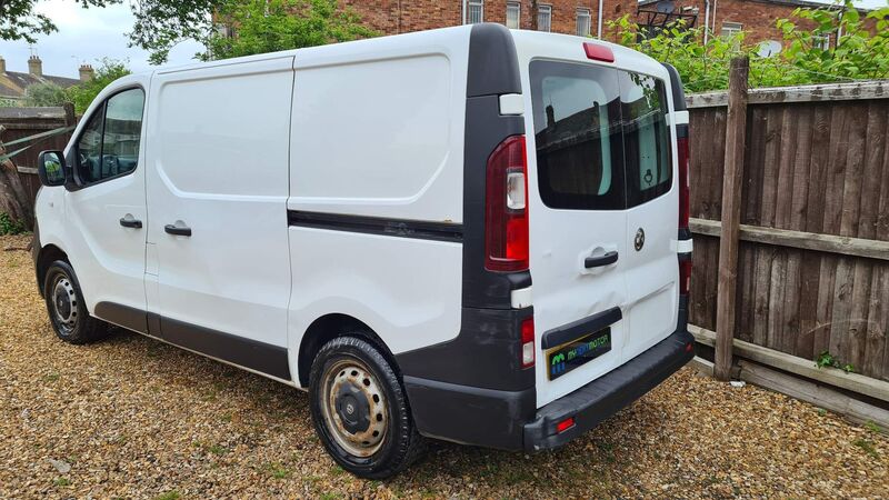 VAUXHALL VIVARO