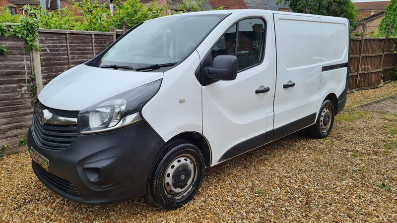 VAUXHALL VIVARO