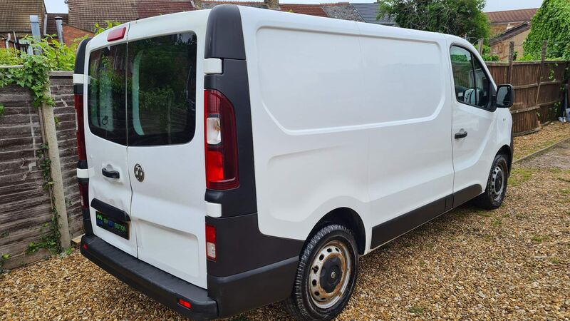 VAUXHALL VIVARO