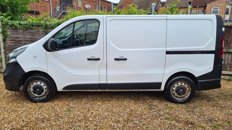 VAUXHALL VIVARO