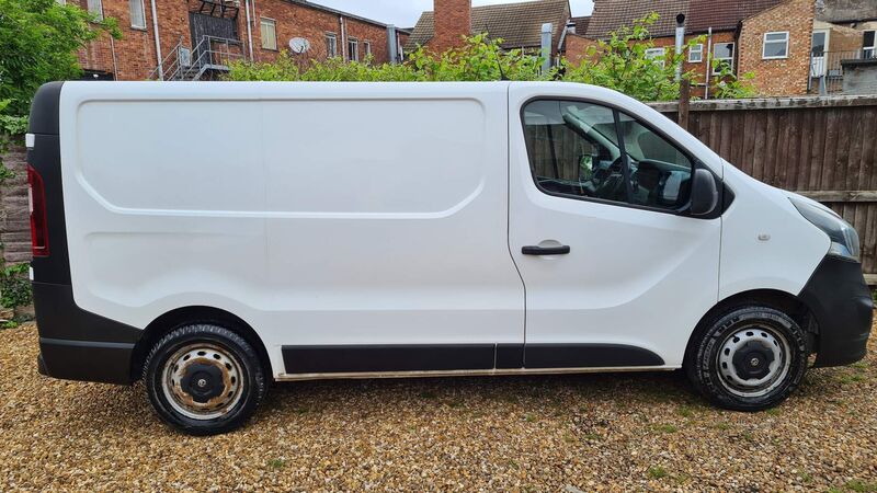 VAUXHALL VIVARO