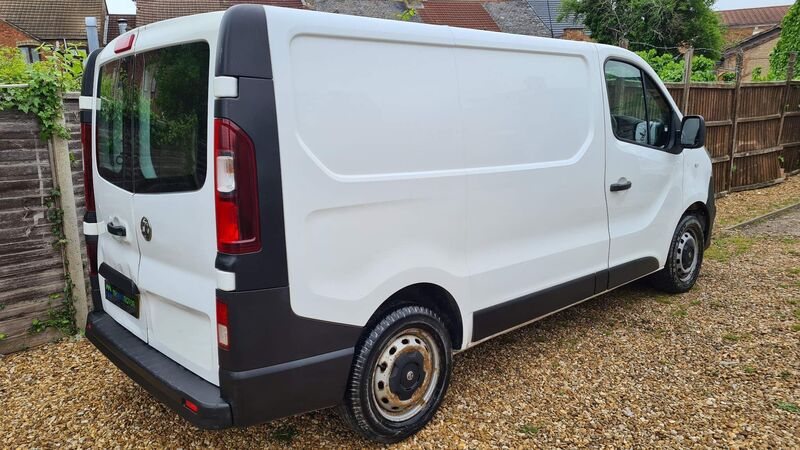 VAUXHALL VIVARO