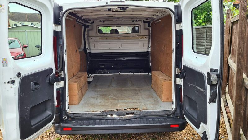 VAUXHALL VIVARO