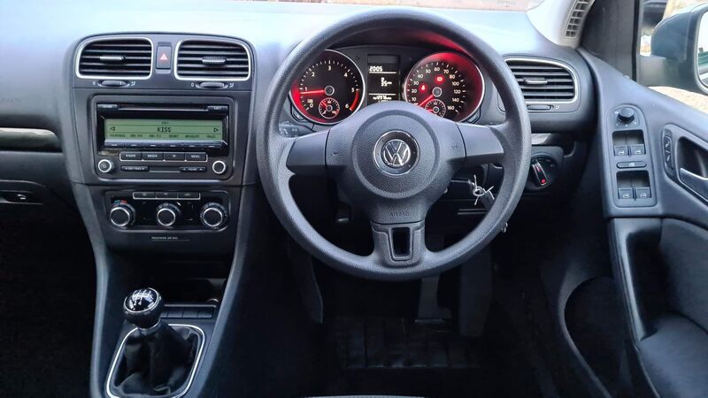 VOLKSWAGEN GOLF